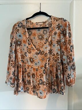 SO Floral V-Neck Peasant Top in Rust, Light Blue and Cream